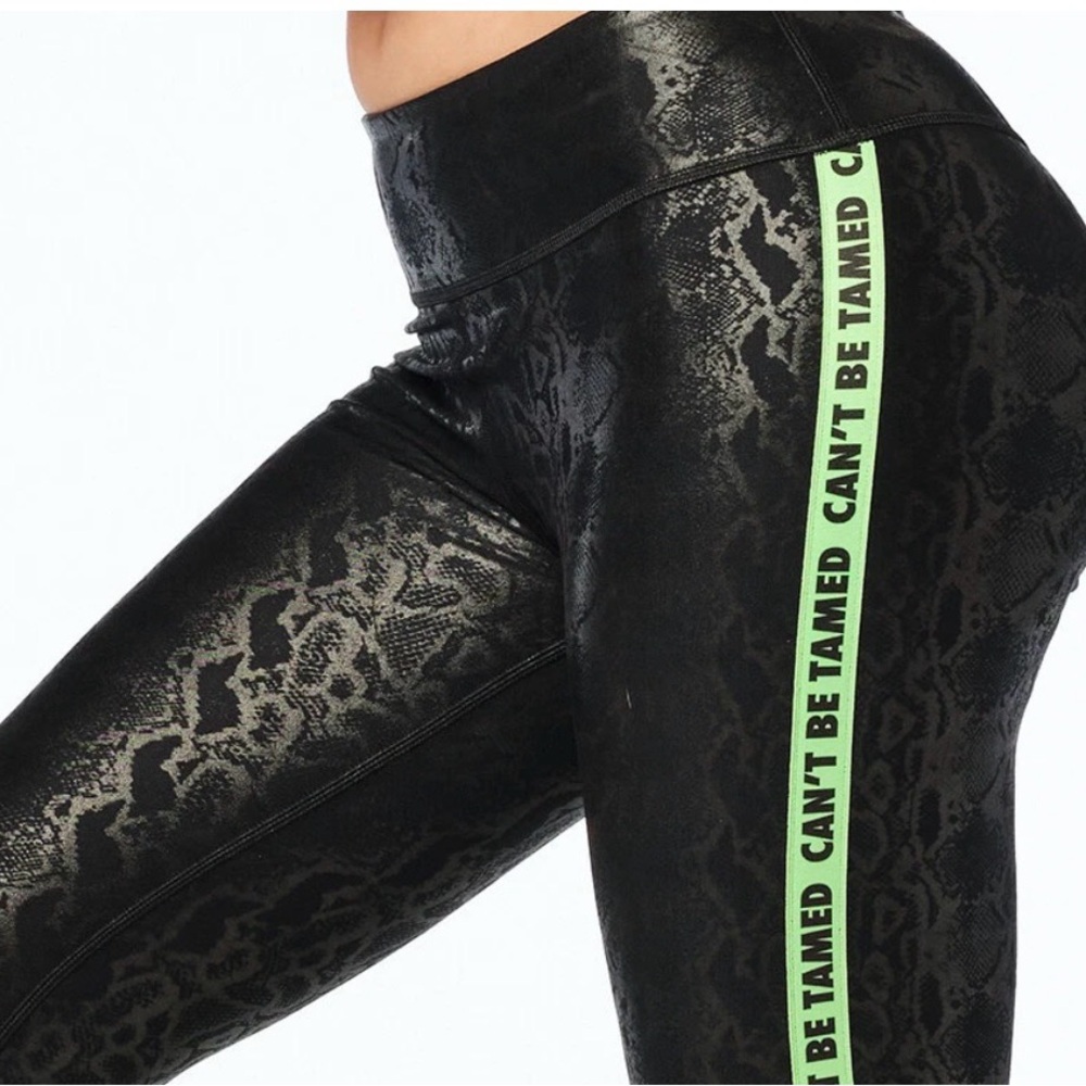 Black and Gold Patterned Leggings